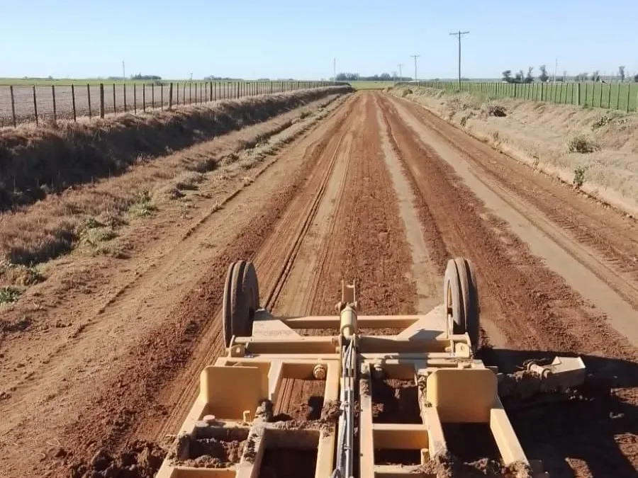 Trabajos en caminos rurales de Sancti Spiritu