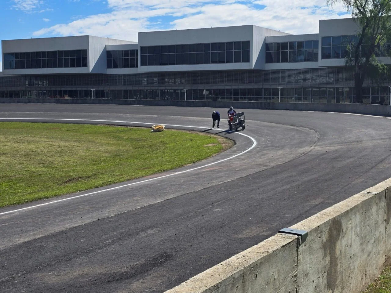 Trabajos finales en el Velódromo Municipal de Venado Tuerto.