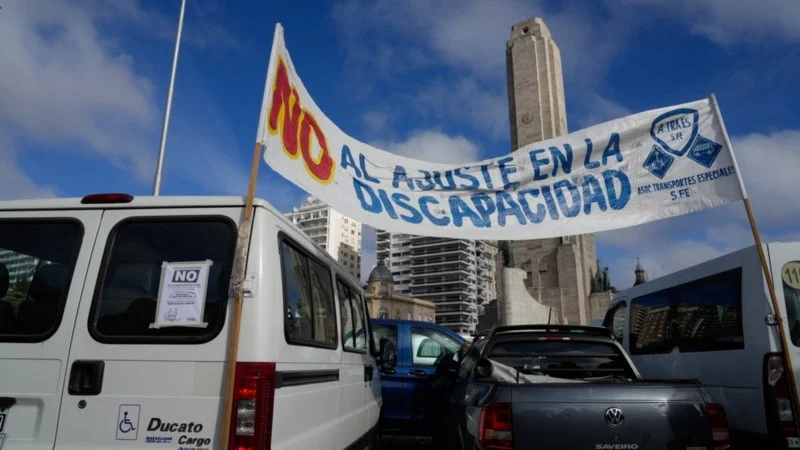 Transportistas de personas con discapacidad durante una protesta.
