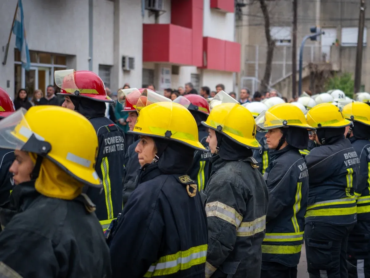 Bomberos Voluntarios de Venado Tuerto durante una actividad institucional