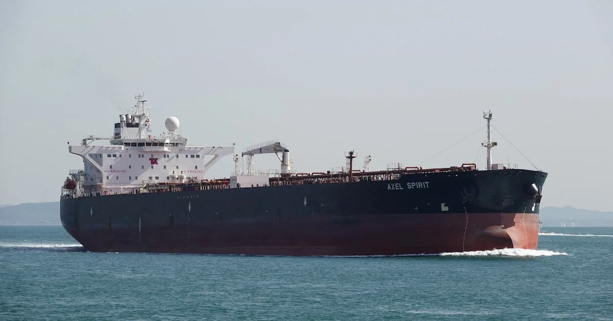 Imagen de archivo del petrolero M/T Kaviz, uno de los buques alcanzados por la ofensiva estadounidense.