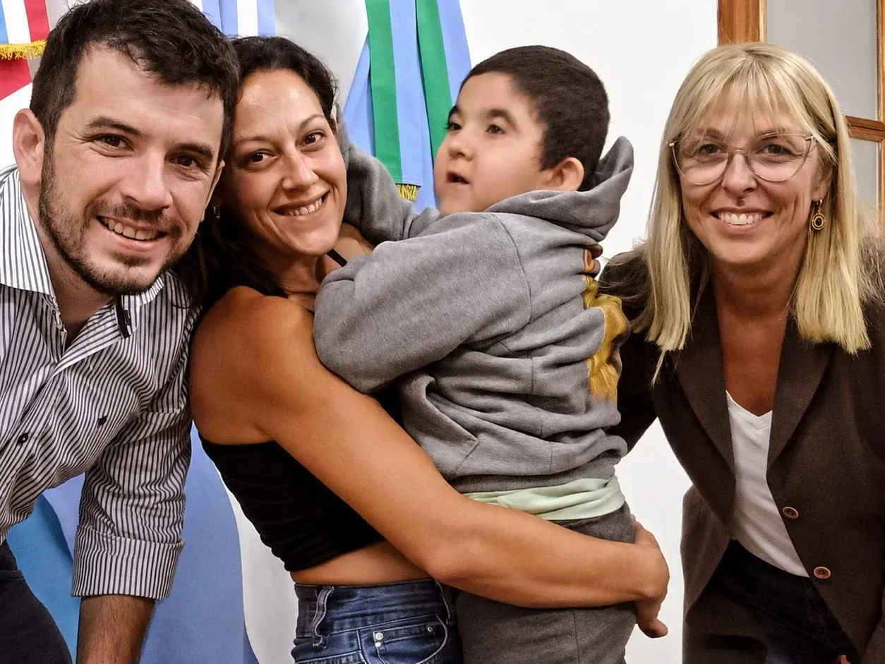 Fran junto a su familia durante una de las acciones solidarias