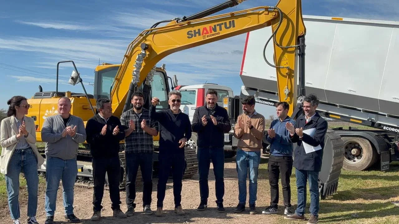 Autoridades presentaron la maquinaria incorporada al sistema regional de residuos con cabecera en Firmat.