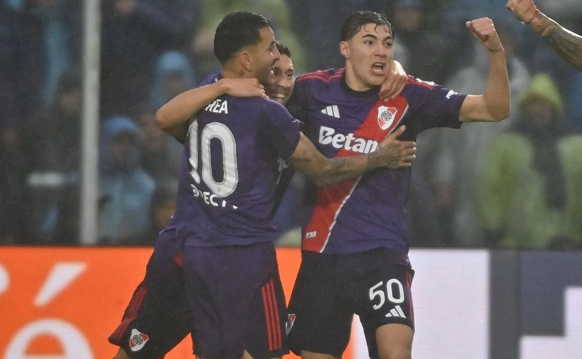 Los jugadores de River celebran uno de los goles ante Atlético Tucumán