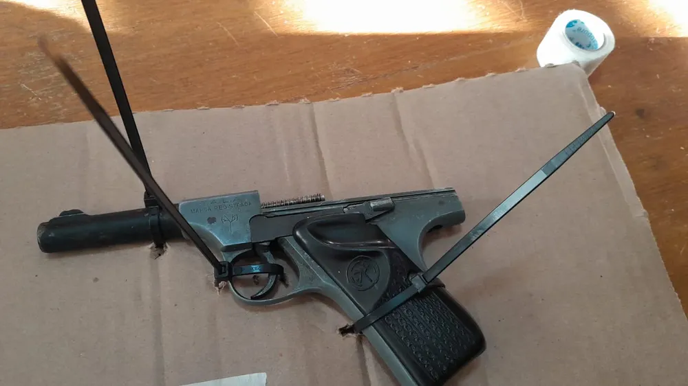 Pistola secuestrada durante un procedimiento policial en Venado Tuerto